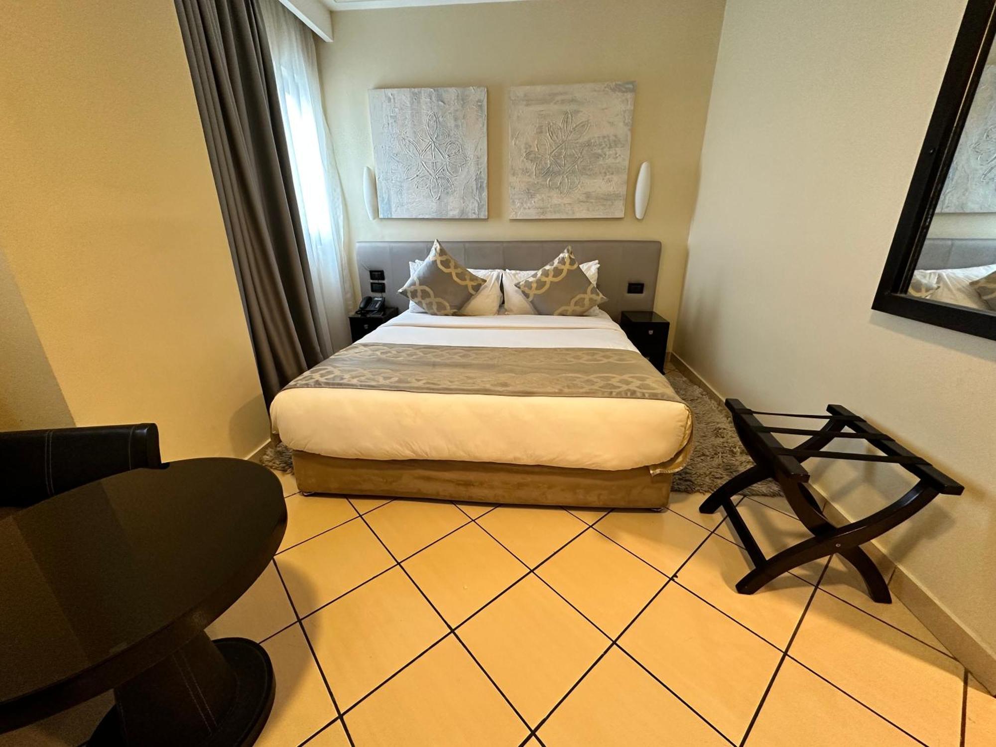Oak Plaza Hotels East Airport Άκρα Εξωτερικό φωτογραφία