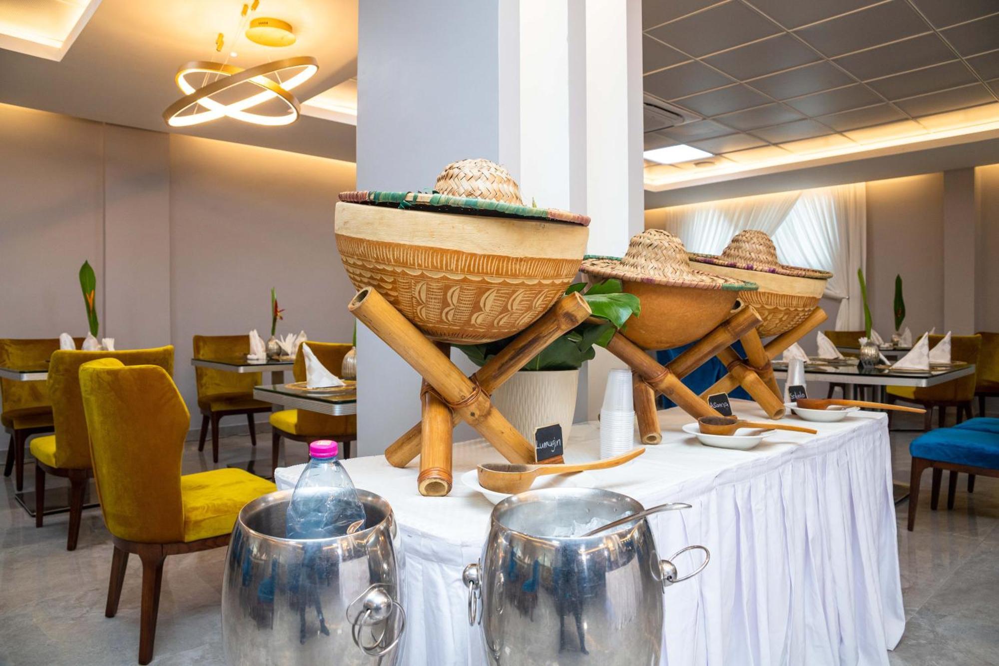 Oak Plaza Hotels East Airport Άκρα Εξωτερικό φωτογραφία