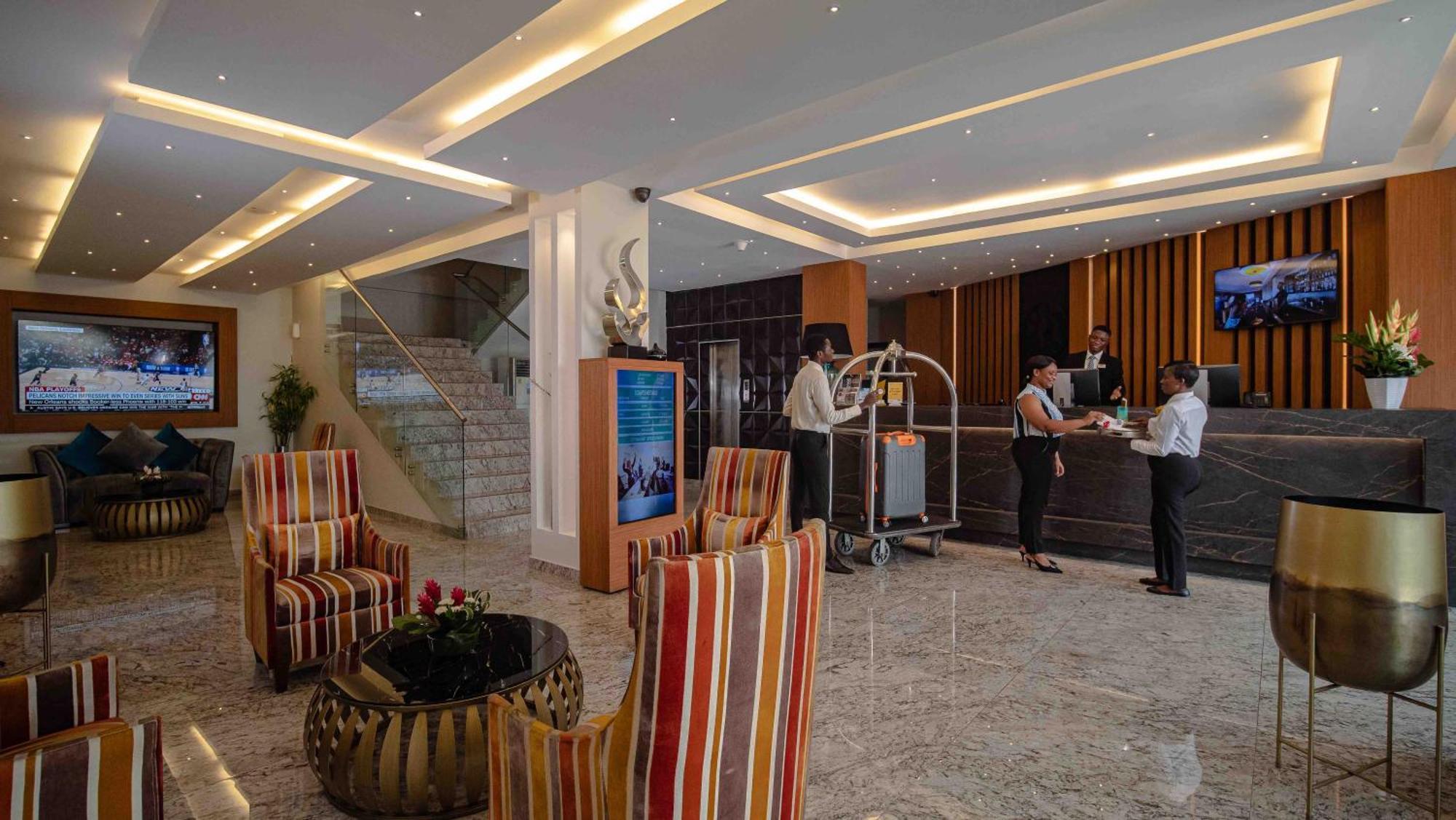 Oak Plaza Hotels East Airport Άκρα Εξωτερικό φωτογραφία