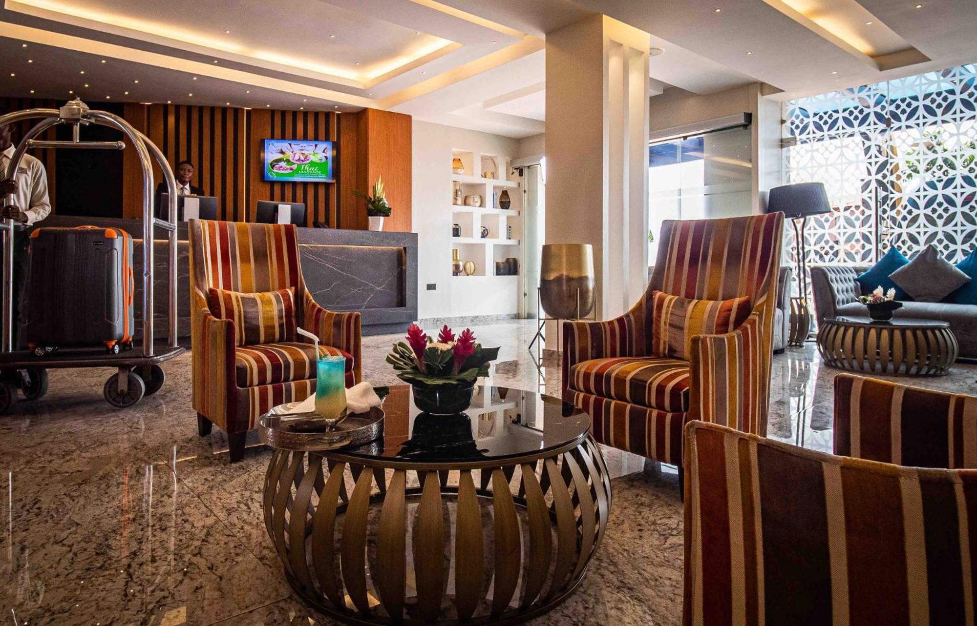 Oak Plaza Hotels East Airport Άκρα Εξωτερικό φωτογραφία