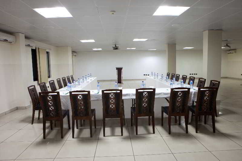 Oak Plaza Hotels East Airport Άκρα Εξωτερικό φωτογραφία